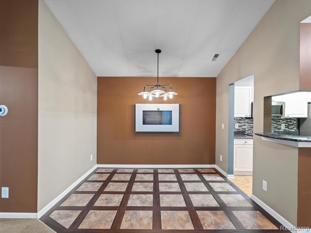 56404 CHESAPEAKE Trail, Shelby Twp, MI 48316 — Photo 15