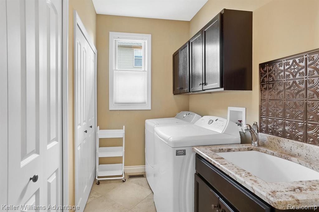 24839 BROMPTON WAY, South Lyon, MI 48178 — Photo 37