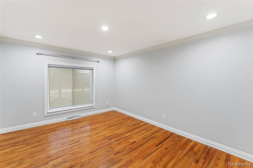 4822 Peachtree Drive, Sterling Heights, MI 48310 — Photo 22