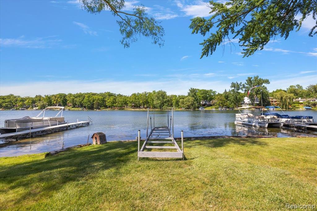 6930 Colony Drive, West Bloomfield, MI 48323 — Photo 2