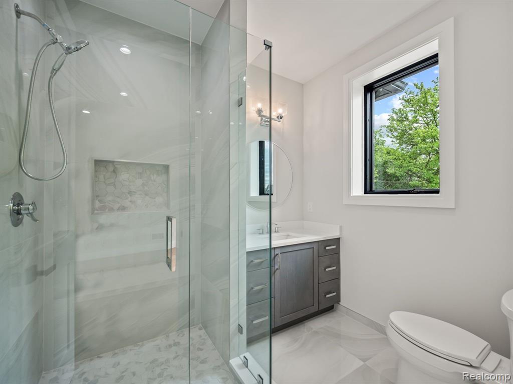 706 W HOUSTONIA Avenue, Royal Oak, MI 48073 — Photo 23
