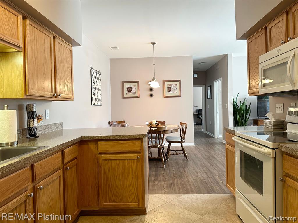 1113 RIAL LAKE Drive, Unit # 40, Howell, MI 48843 — Photo 6