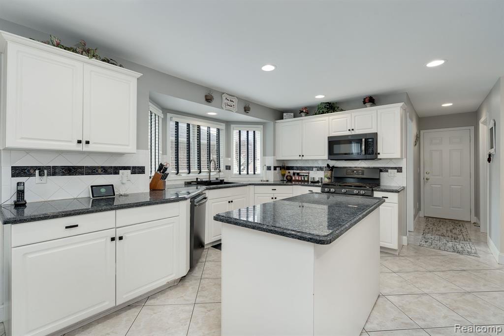 54678 Cabrillo Drive, Macomb, MI 48042 — Photo 14