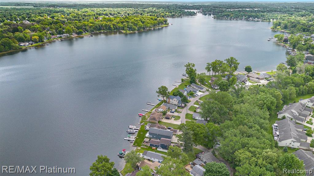 821 SUNRISE PARK Street E, Howell, MI 48843 — Photo 18