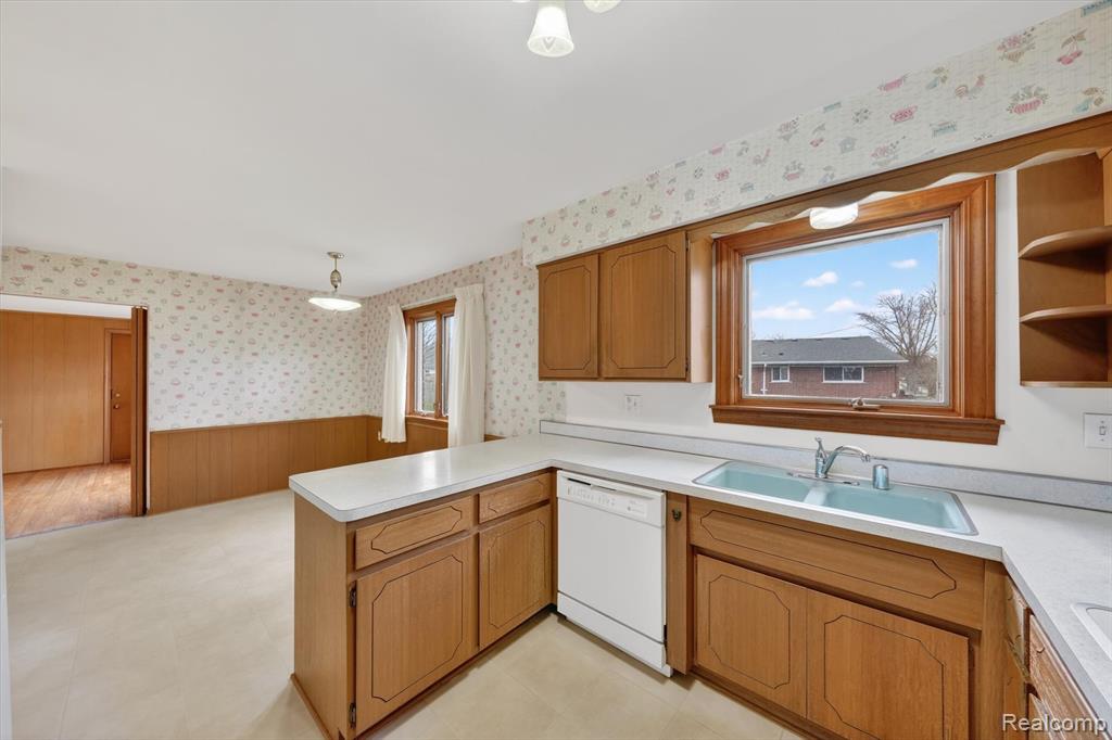 21520 Goethe Ave, Grosse Pointe Woods, MI 48236 — Photo 8