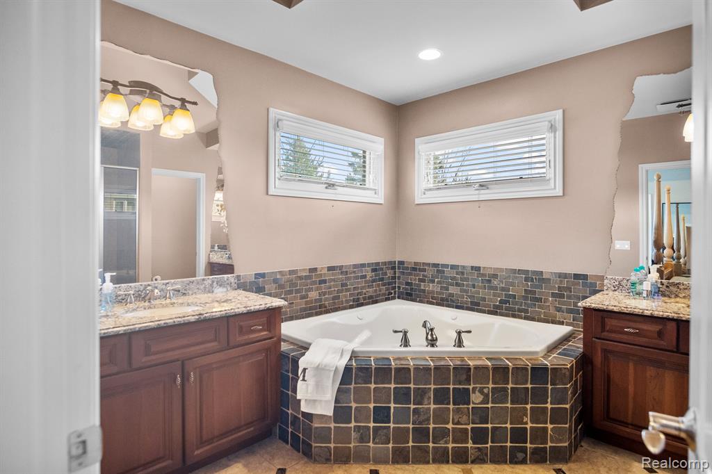 56892 Oak Way Drive, Shelby Twp, MI 48316 — Photo 10