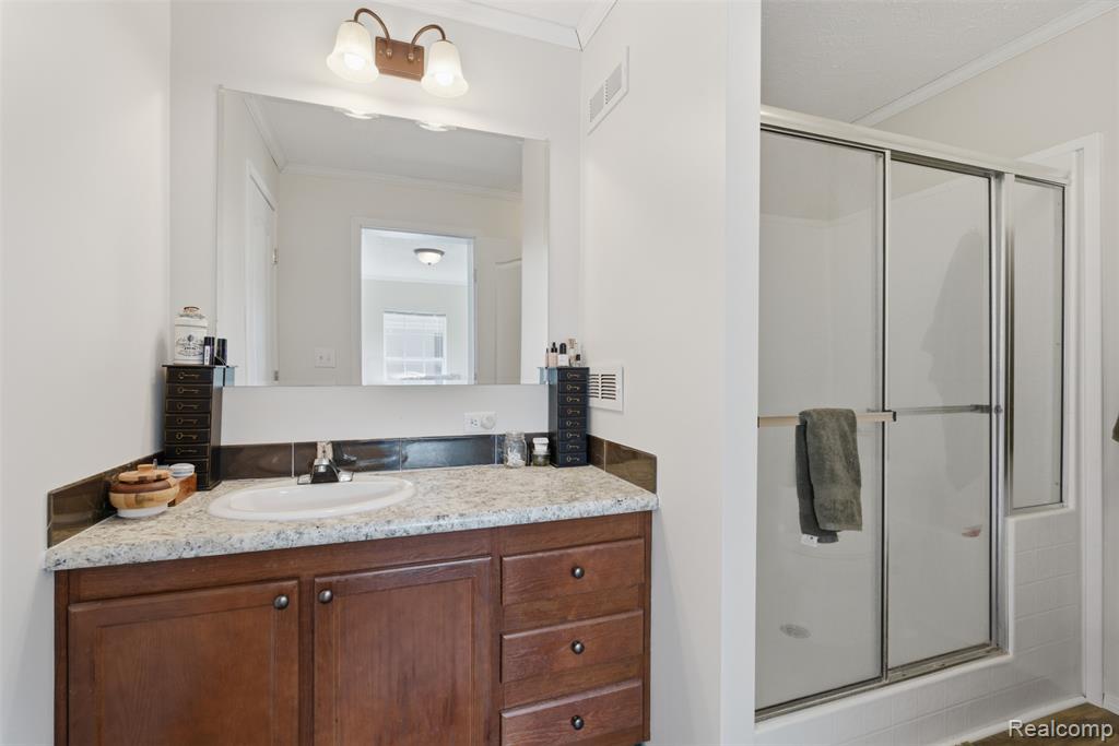 1935 Juneau Court, Hartland, MI 48353 — Photo 13