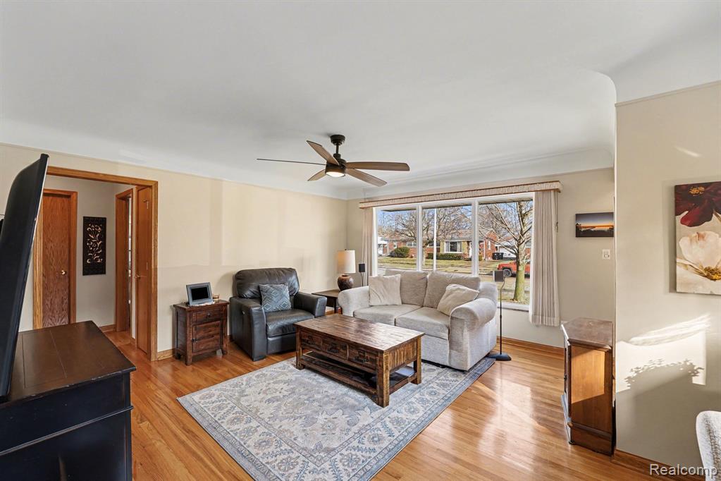 9001 Denne Street, Livonia, MI 48150 — Photo 4