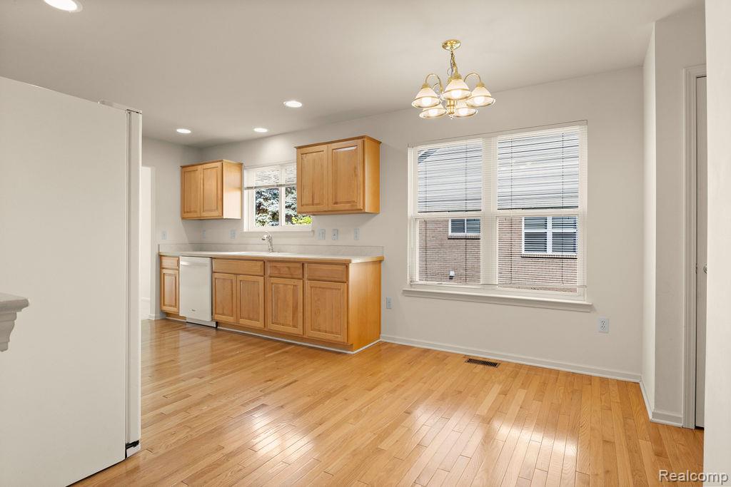 43120 Creek Court, 81, Clinton Twp, MI 48038 — Photo 18