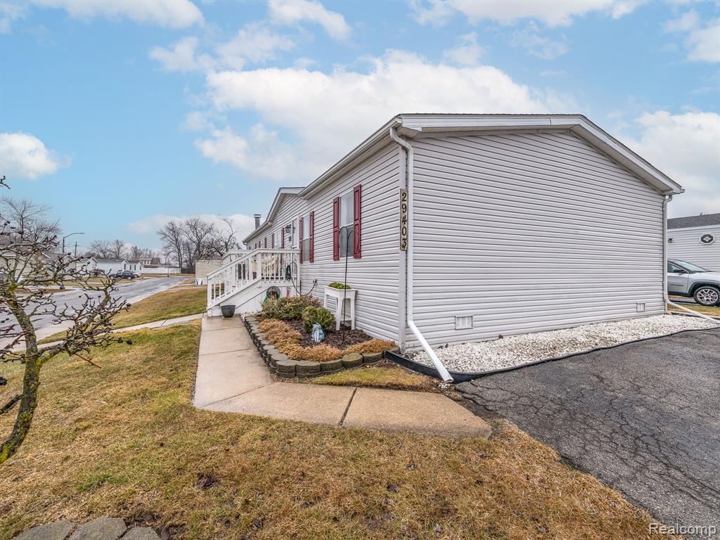 29403 Wedgewood, Flat Rock, MI 48134 — Photo 27