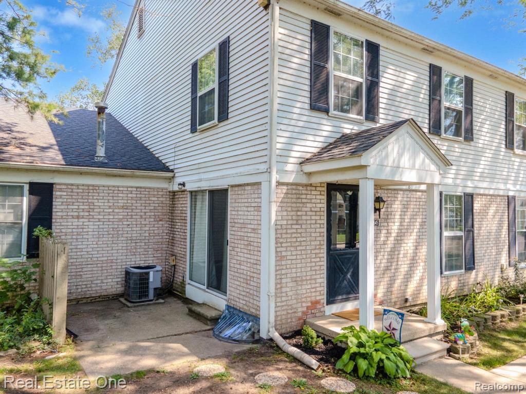 24645 Spring Lane, 18, Harrison Township, MI — Photo 3