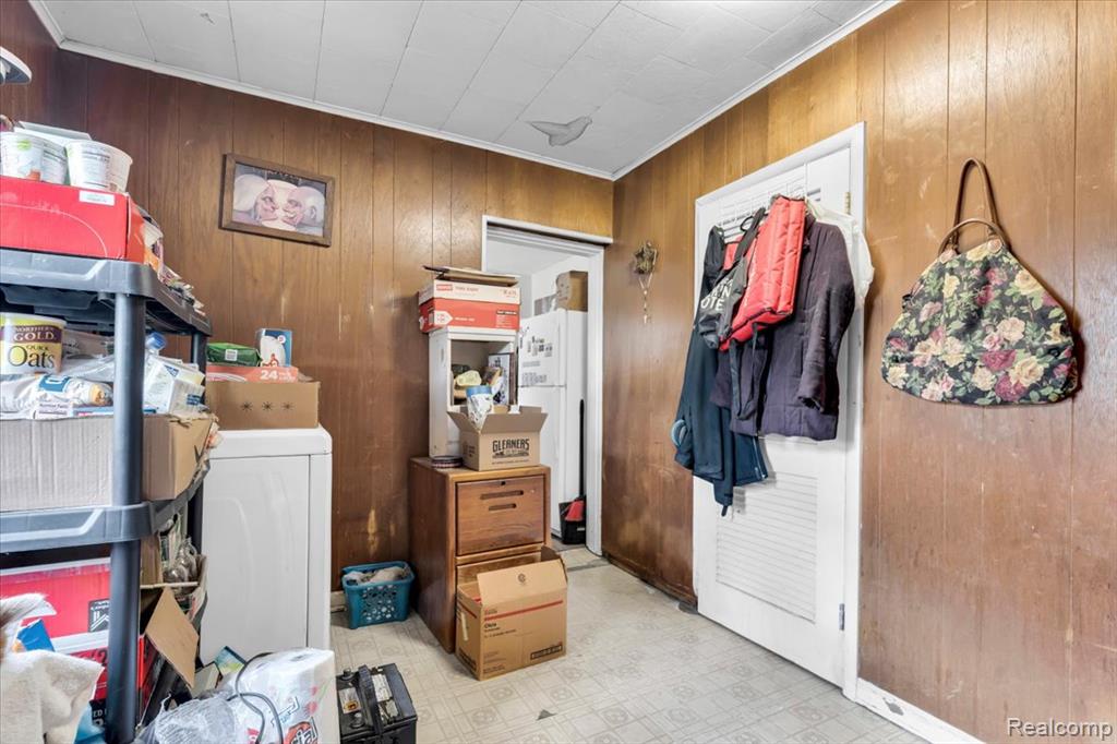 8675 Paige Avenue, Warren, MI 48089 — Photo 8
