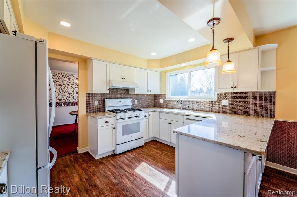42807 SAXONY Road, Canton, MI 48187 — Photo 21