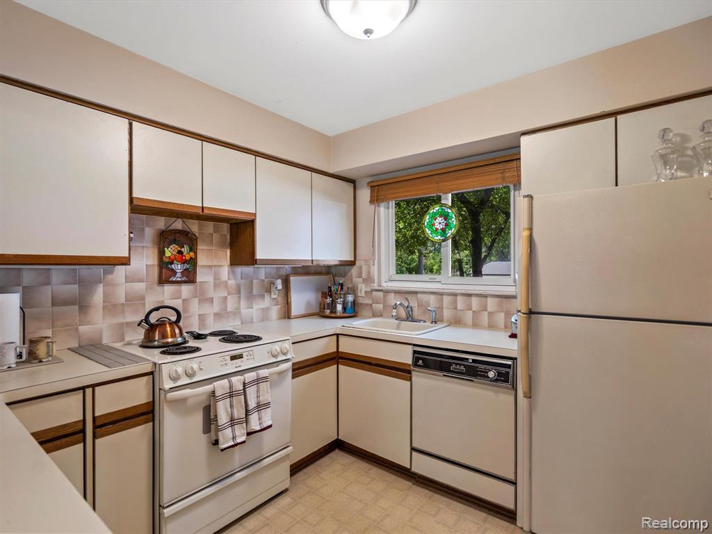 759 KIRTS Boulevard, Troy, MI 48084 — Photo 12