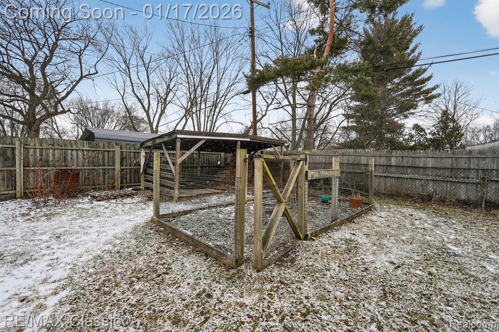 7346 S Shaker Drive, Waterford, MI 48327 — Photo 33