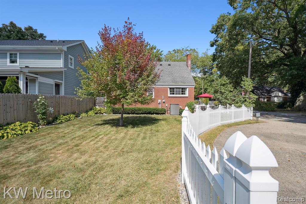 903 Hickory Avenue, Royal Oak, MI 48073 — Photo 33