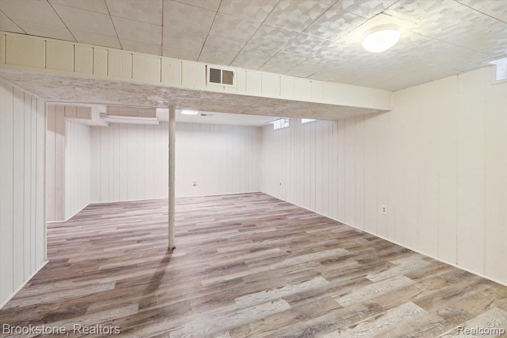 41712 BEDFORD Drive, Canton, MI 48187 — Photo 17