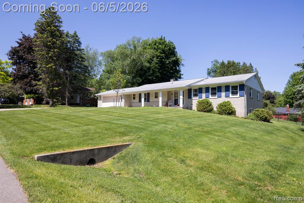 724 Sandstone Drive, Rochester Hills, MI 48309 — Photo 2