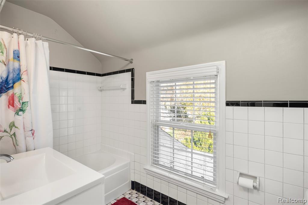 872 University Place, Grosse Pointe, MI 48230 — Photo 21