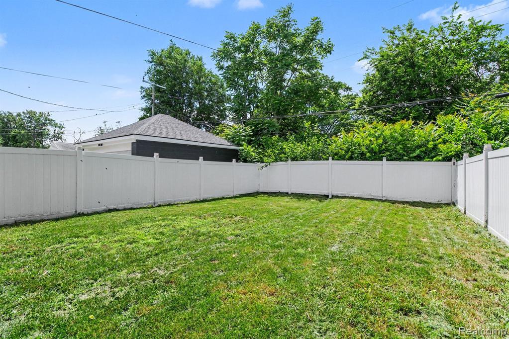 17333 Mansfield Street, Detroit, MI 48235 — Photo 35