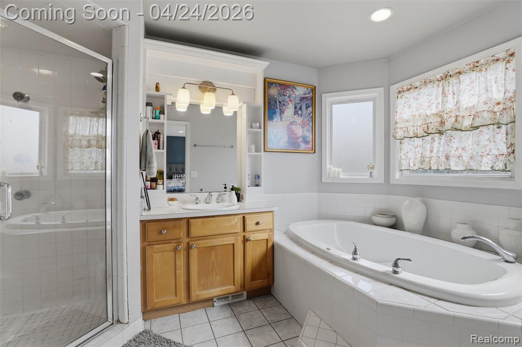 54638 Beacon Cove Circle, New Baltimore, MI 48047 — Photo 18