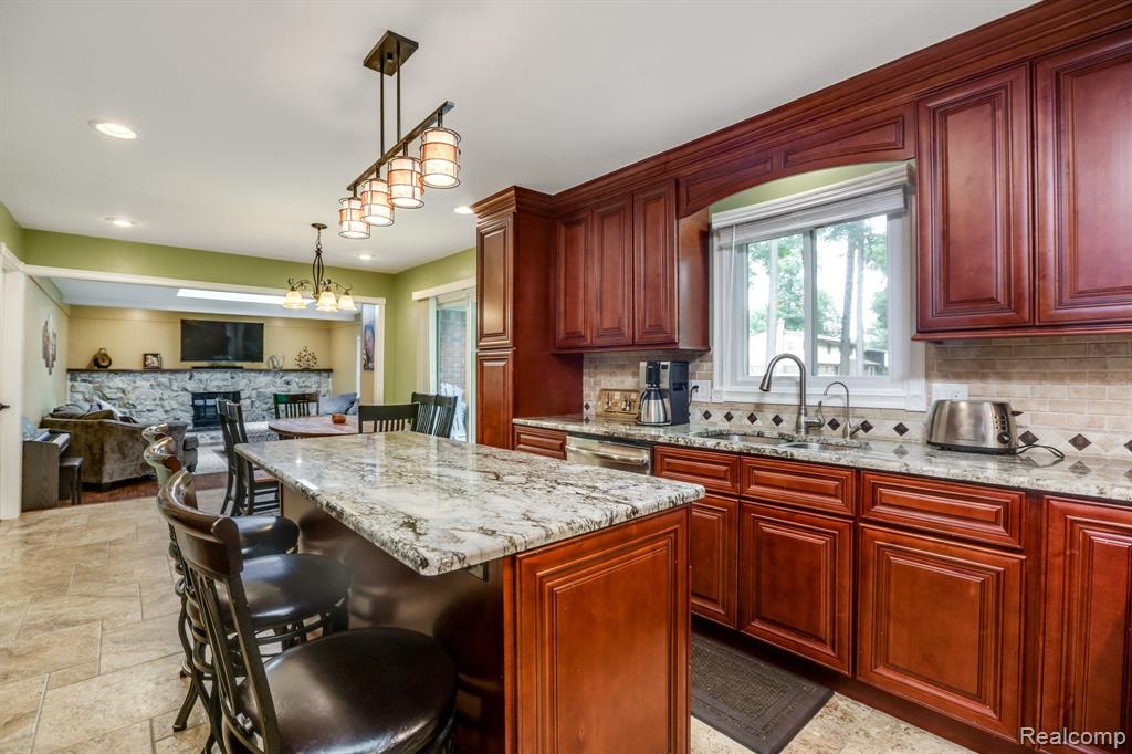 48124 LIBERTY Drive, Shelby Twp, MI 48315 — Photo 9