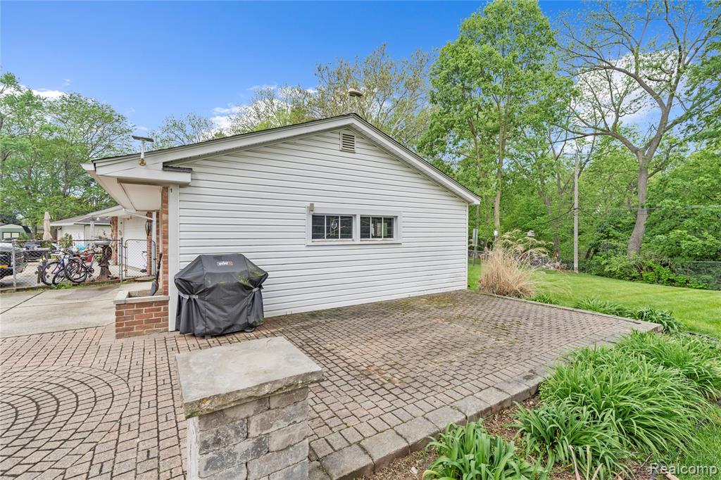 26916 Rouge River Drive, Dearborn Heights, MI 48127 — Photo 47