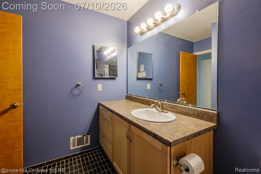 41678 Bedford Drive, Canton, MI 48187 — Photo 23