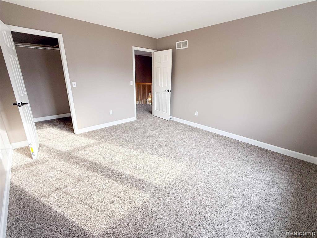942 Linden Way, Auburn Hills, MI 48326 — Photo 15