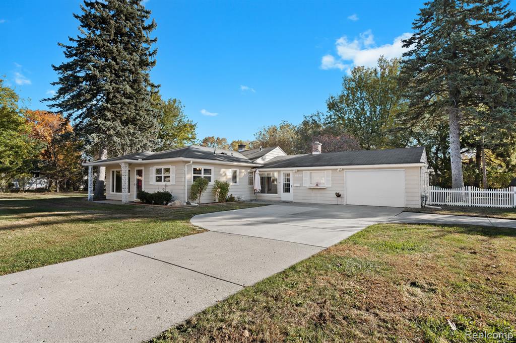 8946 OPORTO Street, Livonia, MI 48150 — Photo 2