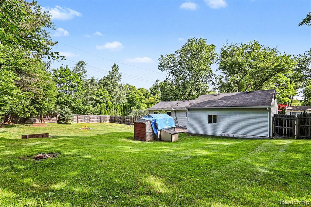 9315 Hillcrest Road, Clarkston, MI 48348 — Photo 24