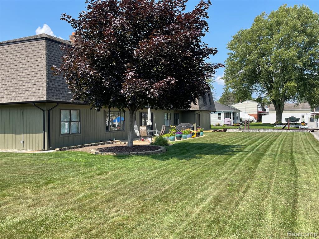 46070 EDGEWATER Drive, Chesterfield, MI, 48047