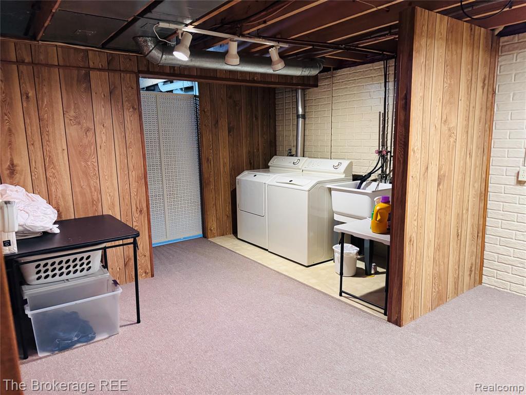 588 Oakbrook Circle, Flushing, MI 48433 — Photo 12