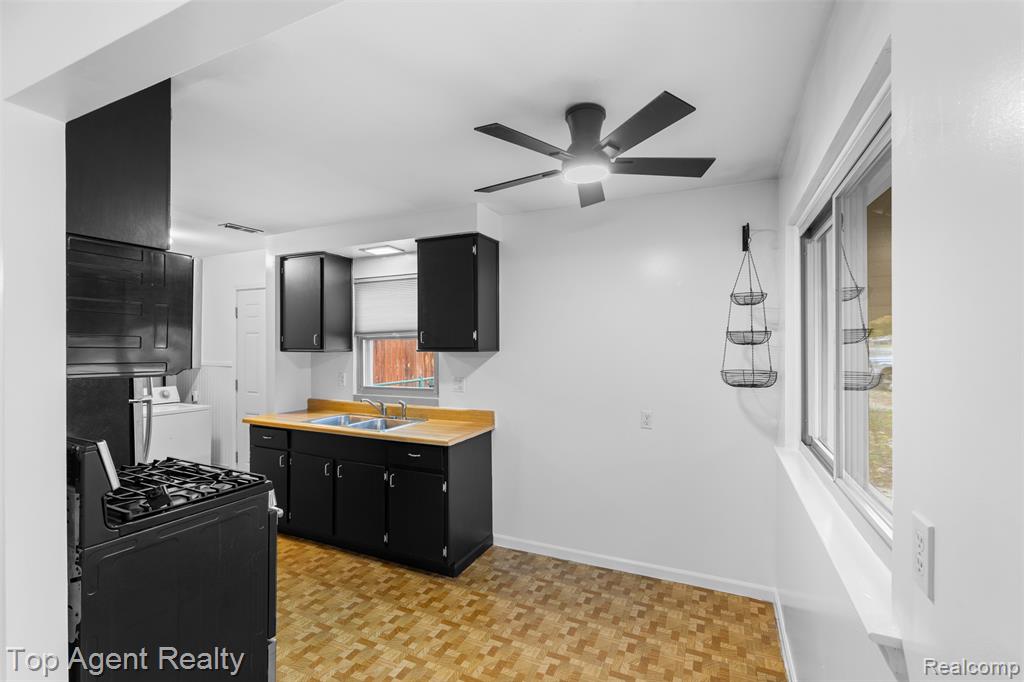 8026 Robert Street, Taylor, MI 48180 — Photo 9