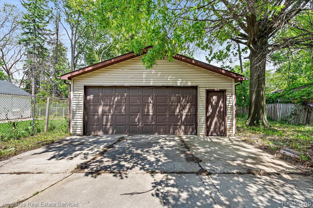 9417 E OUTER Drive, Detroit, MI 48213 — Photo 25