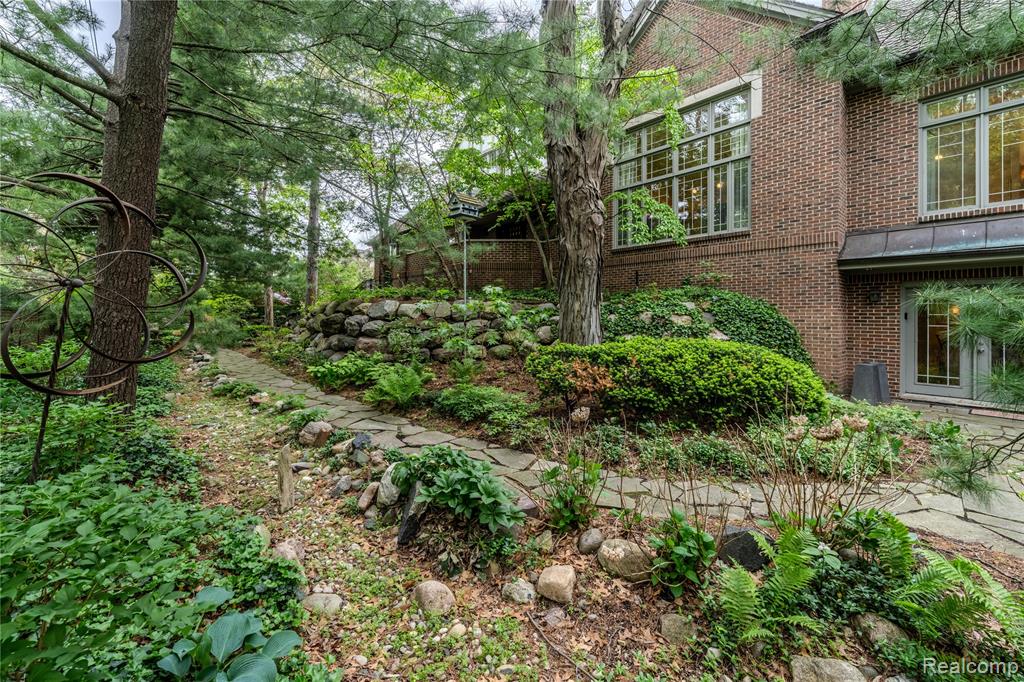 4054 Cranbrook Court, Bloomfield Hills, MI 48301 — Photo 45