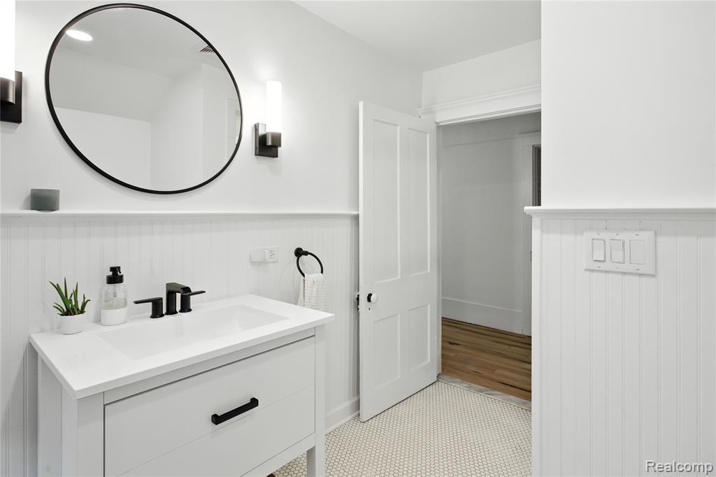 526 Notre Dame Street, Grosse Pointe, MI 48230 — Photo 26