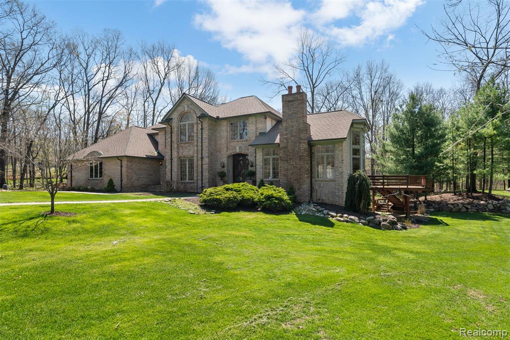 561 Valley Drive, Milford, MI 48381 — Photo 6