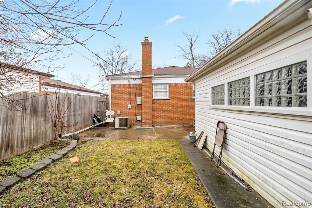 6483 N SILVERY Lane, Dearborn Heights, MI 48127 — Photo 29