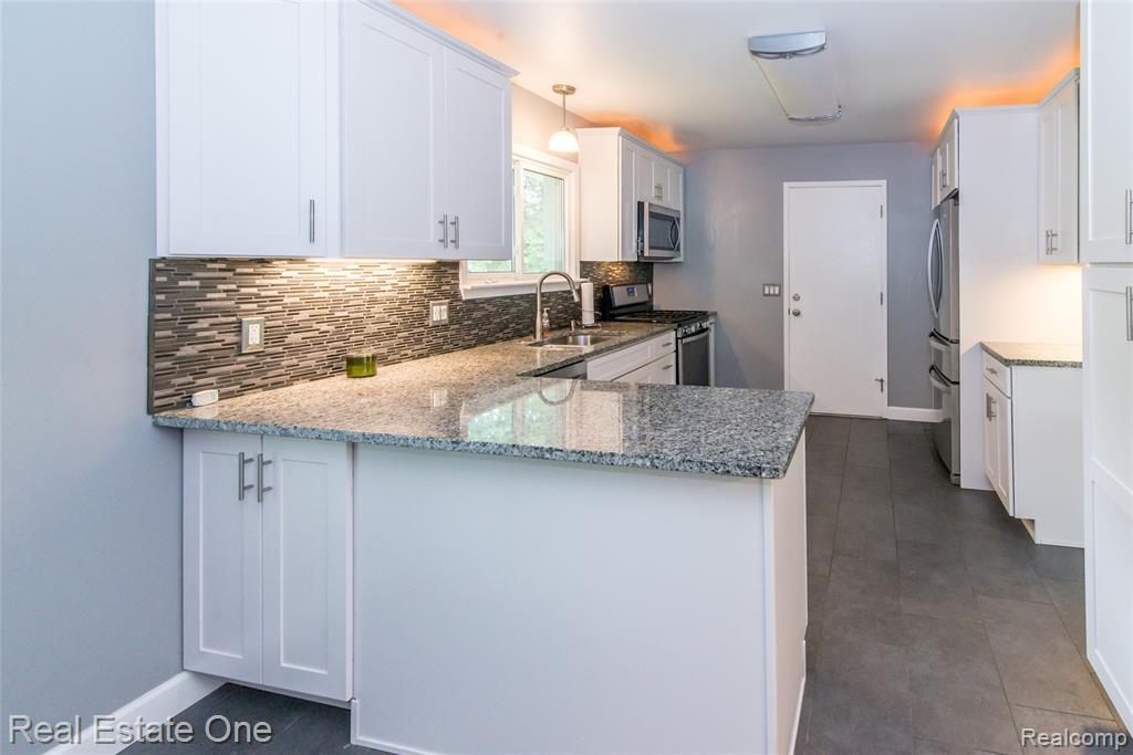 6845 Tamerlane Drive, West Bloomfield, MI — Photo 21
