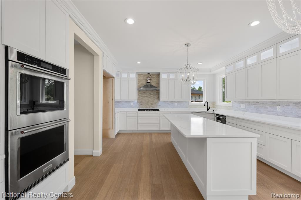 5245 BUELL Drive, Commerce Twp, MI 48382 — Photo 12