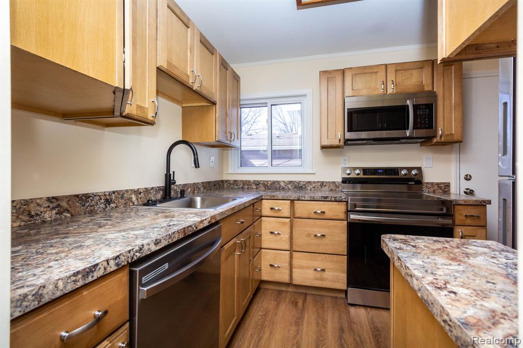 8850 Janis Street, Shelby Twp, MI 48317 — Photo 12