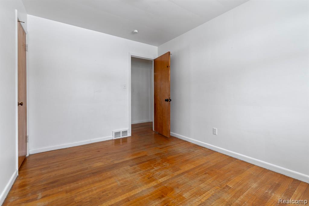 6690 Deering Street, Garden City, MI — Photo 13