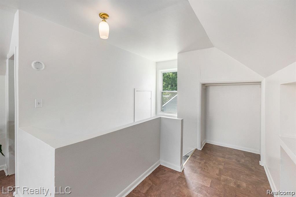 714 E 12 Mile Road, Royal Oak, MI 48073 — Photo 9