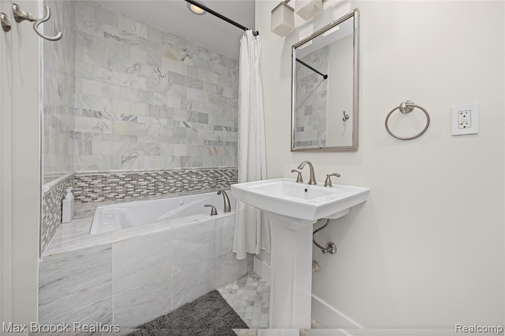 967 Ann Street, Birmingham, MI 48009 — Photo 37