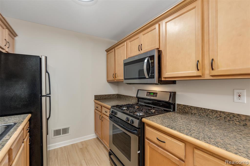 40526 Newport Drive, Plymouth, MI 48170 — Photo 12