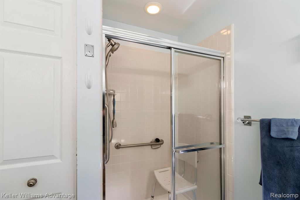 8079 THORNHILL Drive, Ypsilanti, MI 48197 — Photo 30