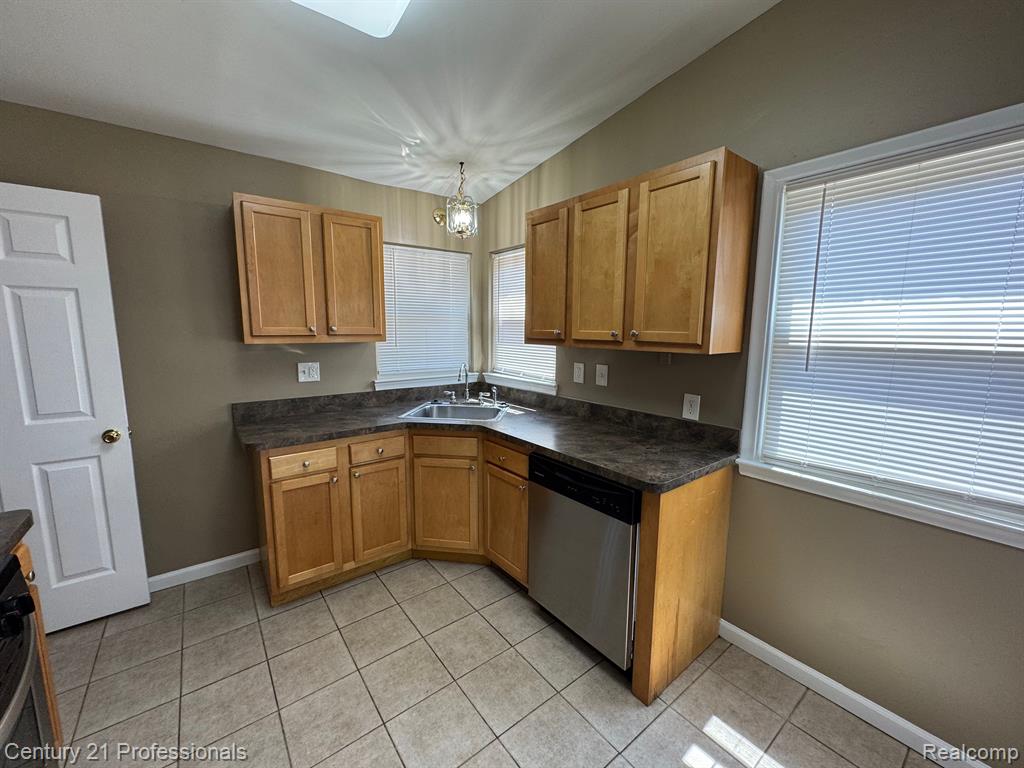 6908 BURNLY Street, Garden City, MI — Photo 19