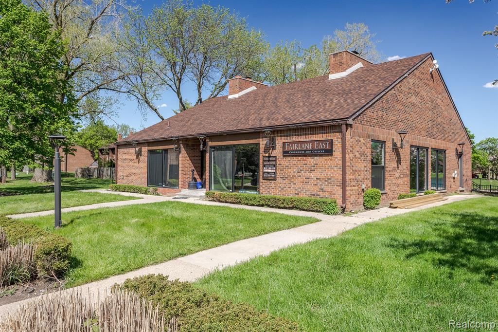 3140 LINDENWOOD Drive, Dearborn, MI 48120 — Photo 2