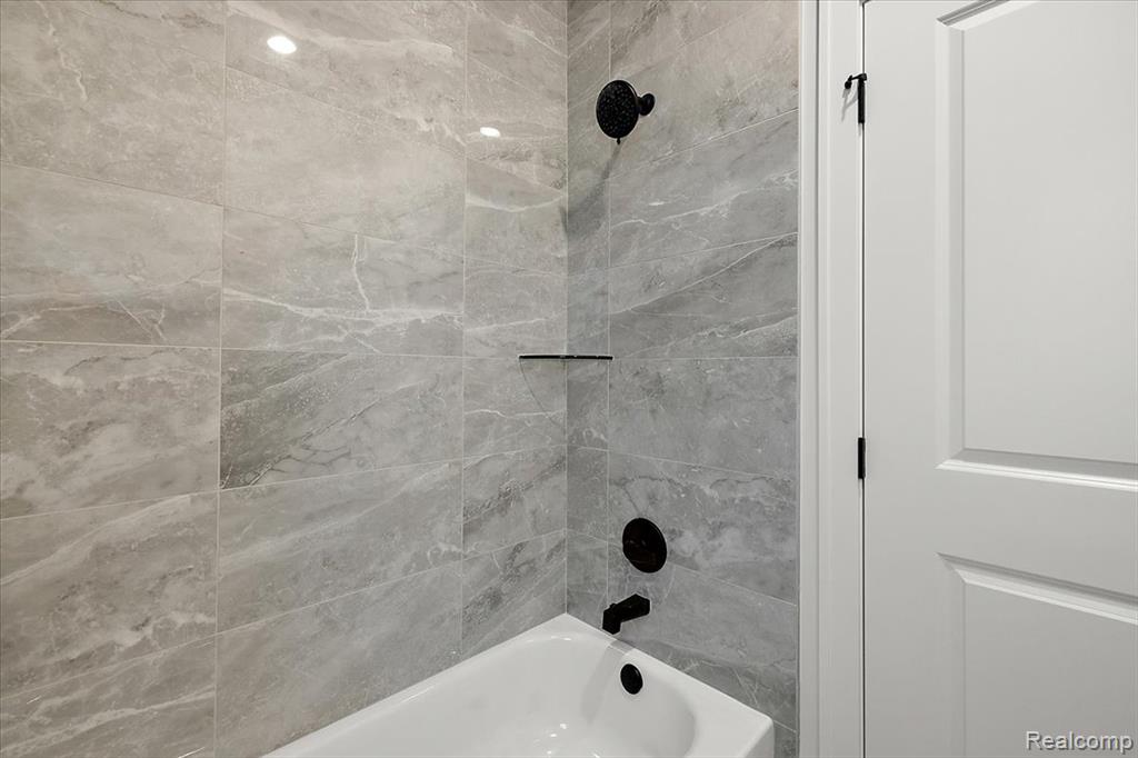 50798 Mistwood Drive, Macomb, MI 48042 — Photo 44